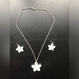 🌼🌻Pale Yellow Flower Necklace and Earring Set